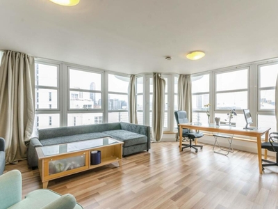 2 bedroom flat for rent in Pierhead Lock, Canary Wharf, London, E14