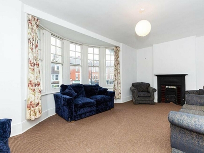 2 bedroom flat for rent in Priory Road, Crouch End N8