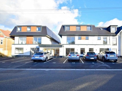 2 bedroom flat for rent in Southbourne, BH6