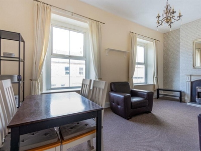 2 bedroom flat for rent in Splott Road, Splott, CF24