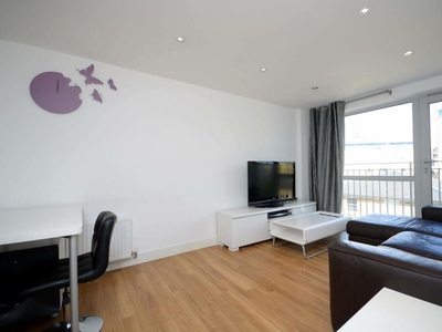 2 bedroom flat for rent in Vicinity House, Westferry, London, E14