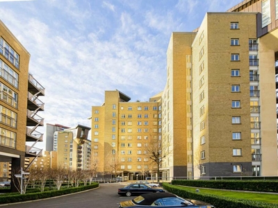 2 bedroom flat for rent in Westferry Road, Canary Wharf, E14