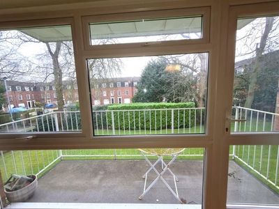 2 bedroom flat for rent in Willow Bank, Manchester, M14