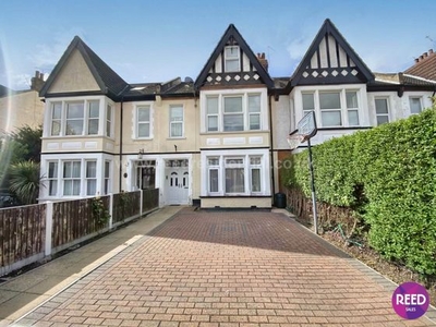 2 bedroom flat to rent Southend-on-sea, SS0 8AD