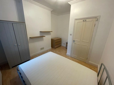 2 bedroom house for rent in 10 Abingdon road, PL4