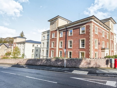 2 Bedroom Retirement Apartment For Sale in Malvern, Worcestershire