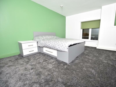 2 bedroom terraced house for rent in Kensington Terrace, Hyde Park, Leeds LS6 1BE, LS6