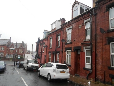 2 bedroom terraced house for rent in Lambton Place, Leeds, LS8