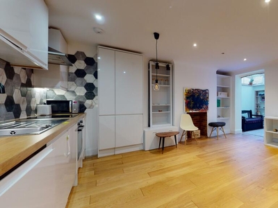 2 bedroom terraced house for rent in Torriano Avenue,
Kentish Town, NW5