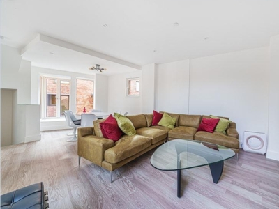 3 Bed House For Sale in Edgewood Mews, Finchley, N3 - 5346781