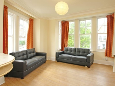 3 bedroom apartment for rent in Grove Hill Road, Camberwell, London, SE5
