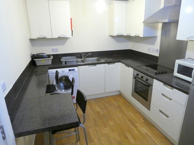 3 bedroom apartment for rent in Victoria Groves, Grove Village, M13