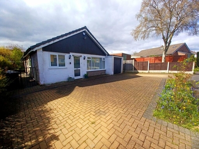 3 bedroom bungalow for rent in Linton Rise, Alwoodley, Leeds, West Yorkshire, LS17