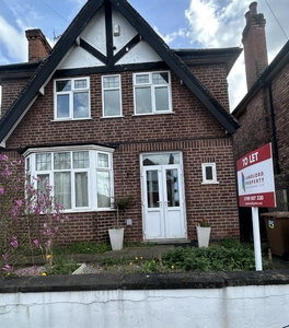 3 bedroom detached house for rent in Girton Road, Sherwood, Nottingham, NG5