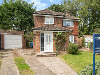 3 Bedroom Detached House For Sale In Aldershot