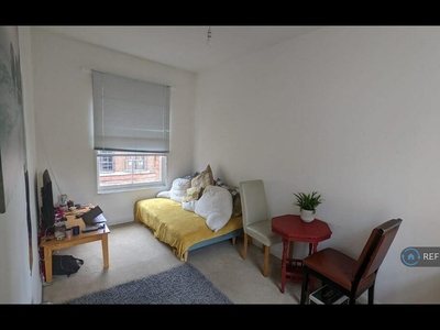 3 bedroom flat for rent in Bloomsbury Court, Nottingham, NG1