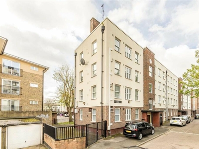 3 bedroom flat for rent in Turin Street, Bethnal Green, E2