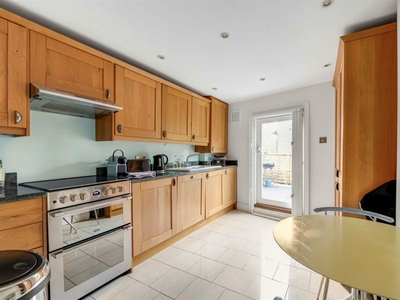 3 bedroom house for rent in Station Road, London, SW13
