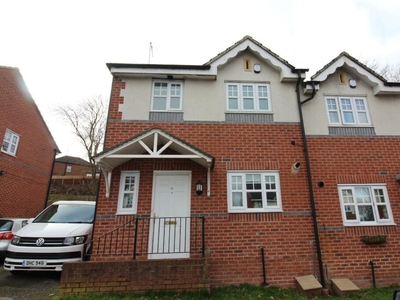 3 bedroom house for rent in Wyther Park Hill, Leeds, LS12