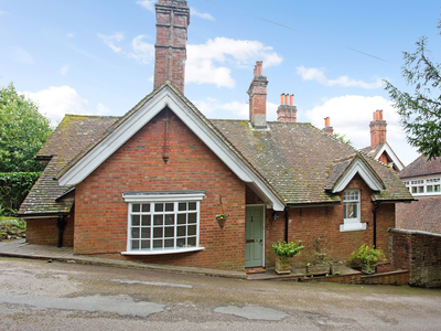 3 bedroom property for sale in Park Ley Road, Woldingham, CR3