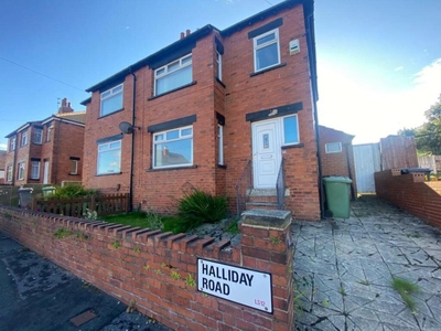 3 bedroom semi-detached house for rent in Halliday Road, Armley, , LS12