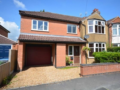 3 bedroom semi-detached house for sale Rugby, CV22 7NW