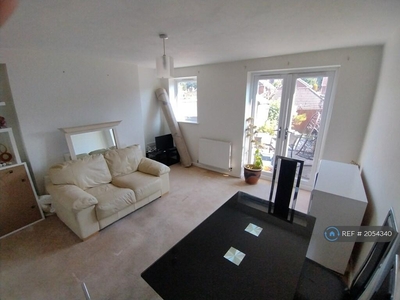 3 bedroom terraced house for rent in Baird Parker Drive, Carlton, Nottingham, NG4