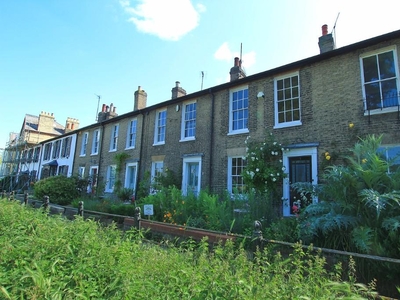 3 bedroom terraced house for rent in Brunswick Walk, Cambridge, Cambridgeshire, CB5