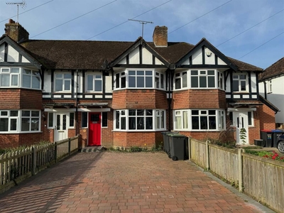 3 bedroom terraced house for rent in Harcourt Drive, Canterbury, CT2