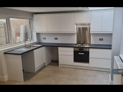 3 bedroom terraced house for rent in London, London, W7