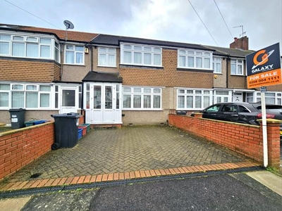3 bedroom terraced house for sale Southall, UB2 5RX