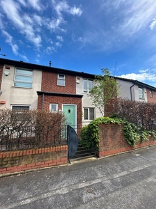 3 bedroom town house for rent in Dean Lane, Manchester, M40