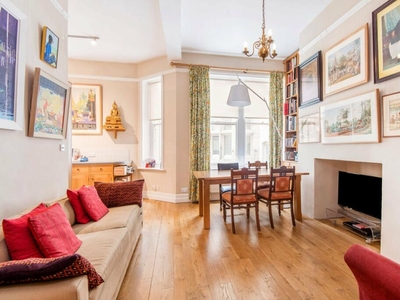 4 bedroom apartment for rent in Bedford Avenue, WC1B