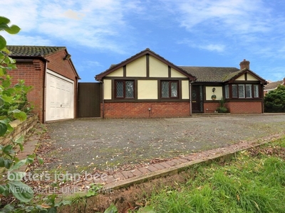 4 bedroom Bungalow for sale in Stoke-on-Trent