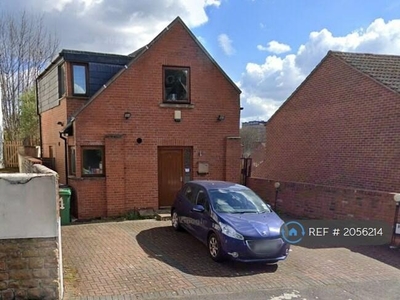 4 bedroom detached house for rent in Raleigh Street, Nottingham, NG7