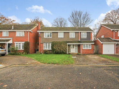 4 bedroom detached house for rent in Wells Avenue, Canterbury, CT1