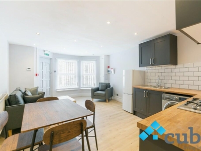 4 bedroom end of terrace house for rent in Brockley Road, London, SE4