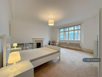 4 bedroom flat for rent in Manor House, London, NW1