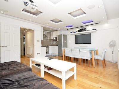 4 bedroom flat for rent in Old Church Road, Stepney, E1