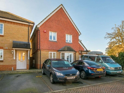 4 bedroom house for rent in Farrier Place, Sutton Common, Sutton, SM1