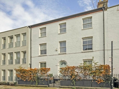 4 bedroom house for rent in Gorleston Street, West Kensington, W14