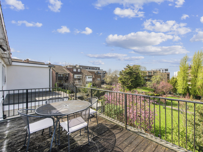 4 bedroom property for sale in Hermitage Gardens, London, NW2