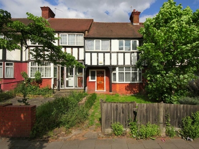 4 bedroom terraced house for rent in Gunnersbury Avenue, London, W3