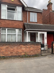 5 bedroom house share for rent in Arnesby Road, Nottingham, NG7