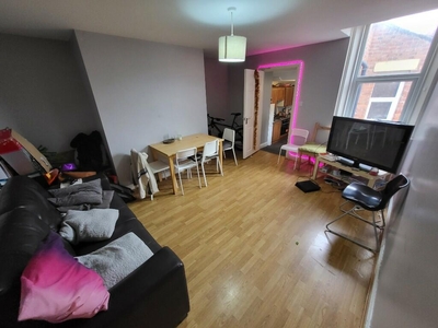 6 bedroom maisonette for rent in Shortridge Terrace, Newcastle Upon Tyne, NE2