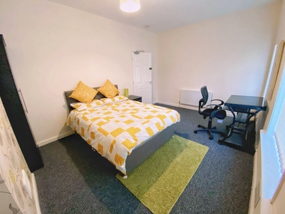 Room in a Shared House, Mere Avenue, M6