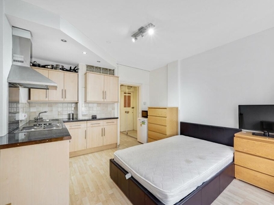 Studio apartment for rent in Woburn Place, Bloomsbury, London, WC1H