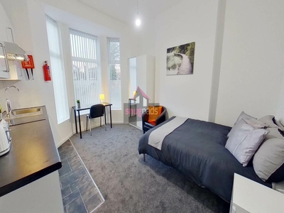 Studio flat for rent in Gildabrook Road, Salford, Manchester, M30