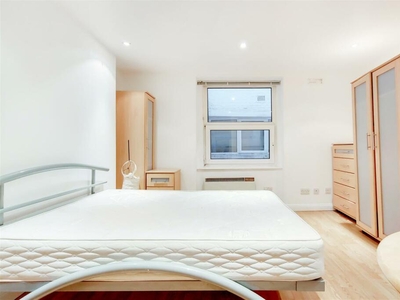 Studio flat for rent in Gloucester Place, Marylebone, NW1