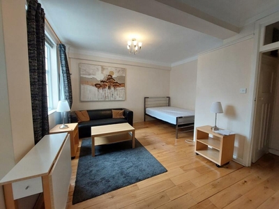 Studio flat for rent in Mortimer Court, Abbey Road, St John's Wood, London,NW8